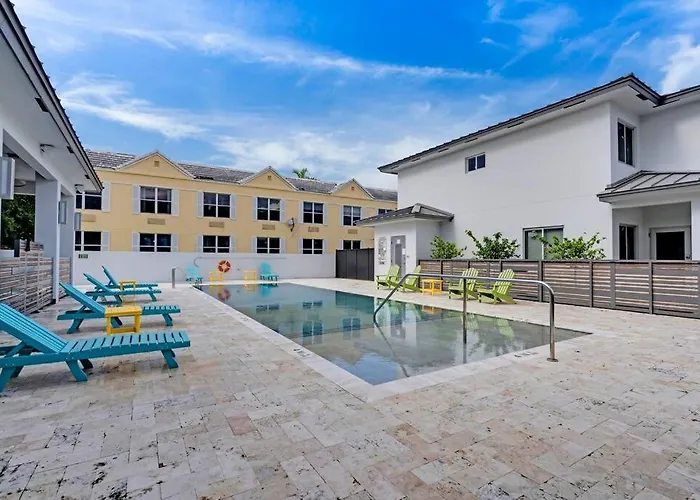 Biscayne Park Villas 15450